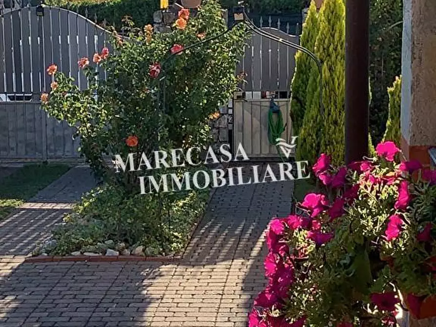 Immagine 5 di Villetta a schiera in vendita  a Castelnuovo Magra