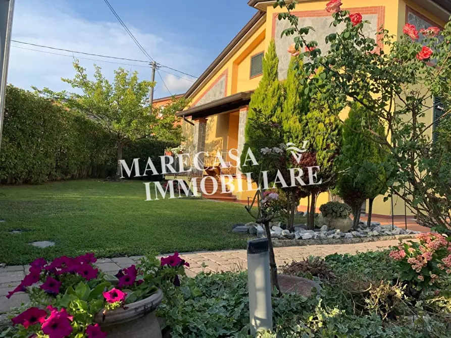 Immagine 3 di Villetta a schiera in vendita  a Castelnuovo Magra