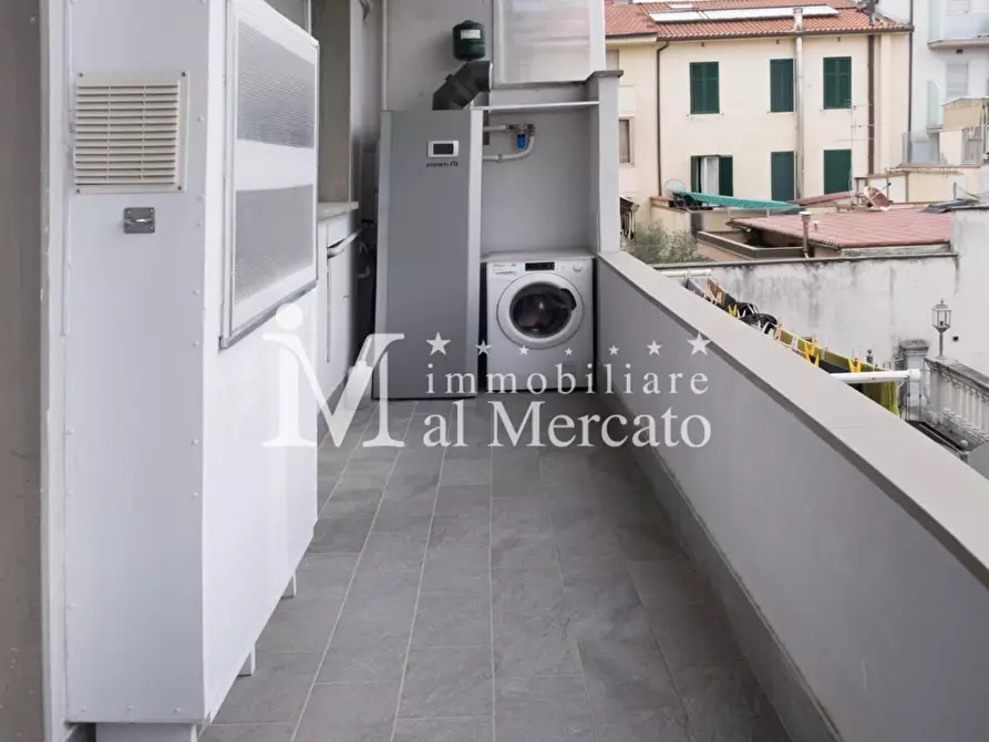 Immagine 3 di Appartamento in vendita  a Viareggio