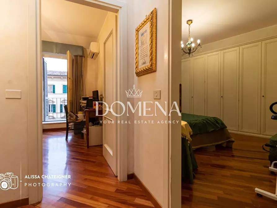 Immagine 26 di Mansarda in vendita  a Siena