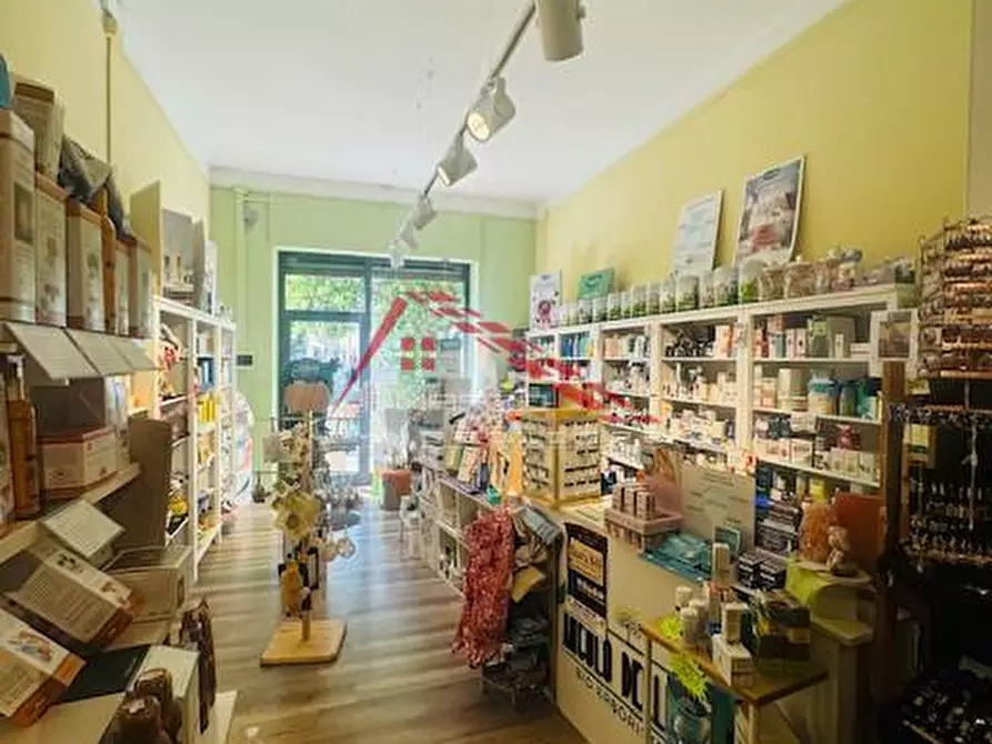 Immagine 2 di Attività commerciale in vendita  a San Giuliano Terme