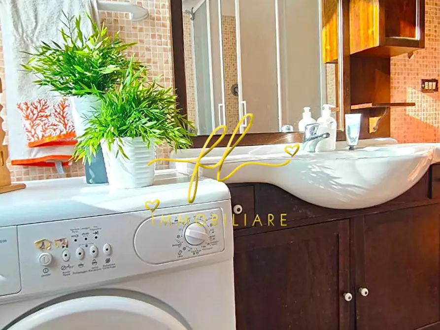 Immagine 11 di Appartamento in vendita  a Rosignano Marittimo