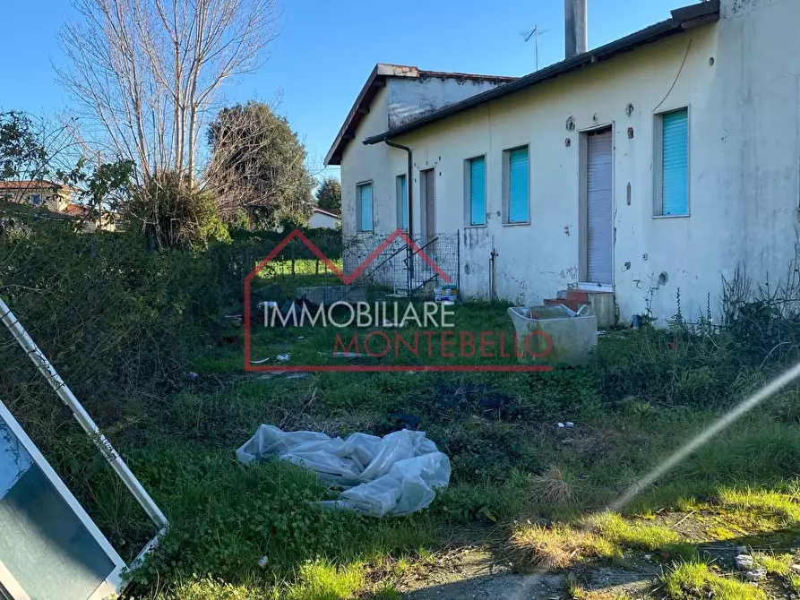 Immagine 10 di Casa bifamiliare in vendita  a Camaiore