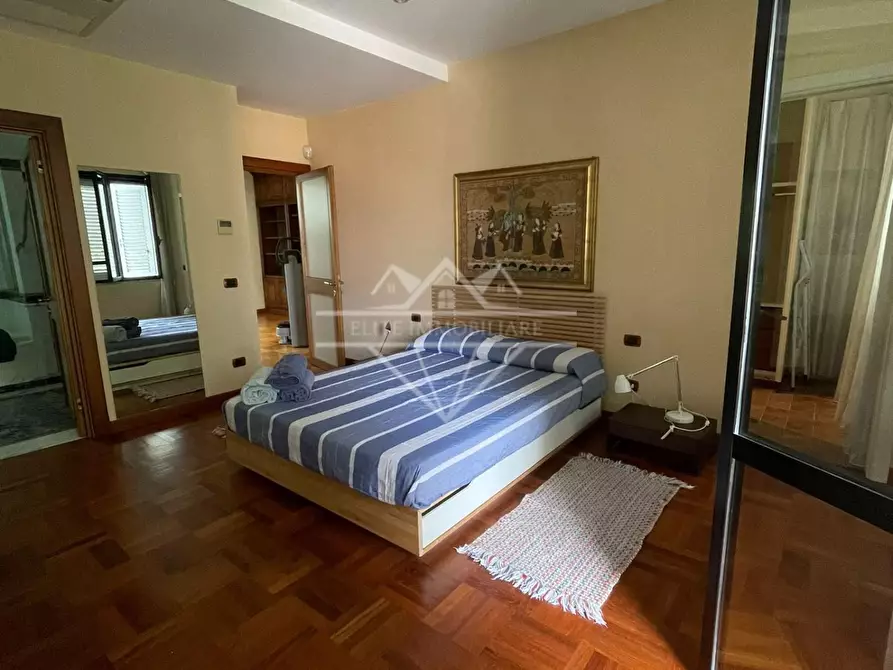 Immagine 13 di Casa bifamiliare in affitto  a Carrara