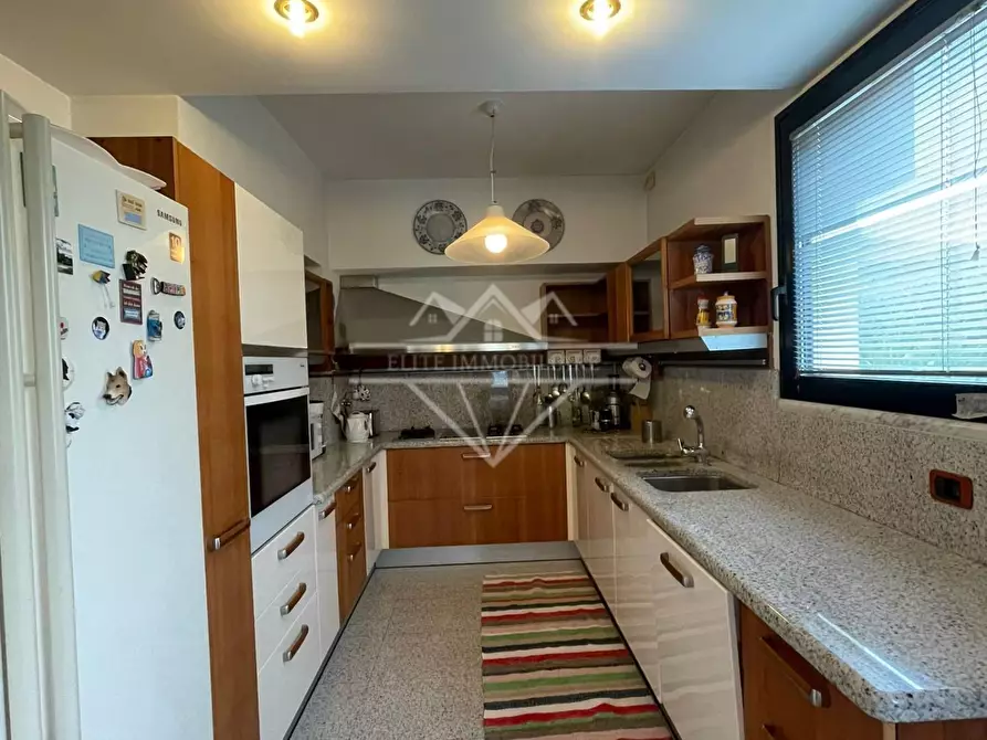 Immagine 36 di Casa bifamiliare in affitto  a Carrara