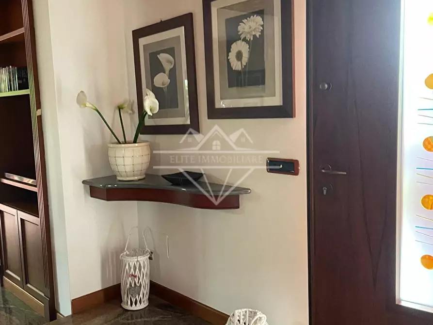 Immagine 46 di Casa bifamiliare in affitto  a Carrara