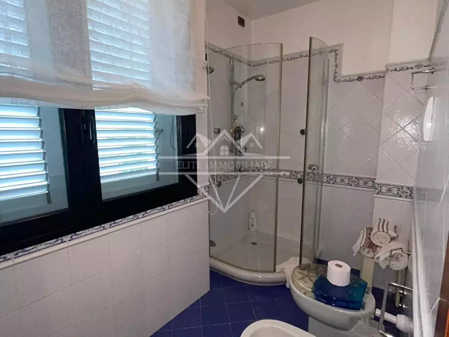 Immagine 28 di Casa bifamiliare in affitto  a Carrara