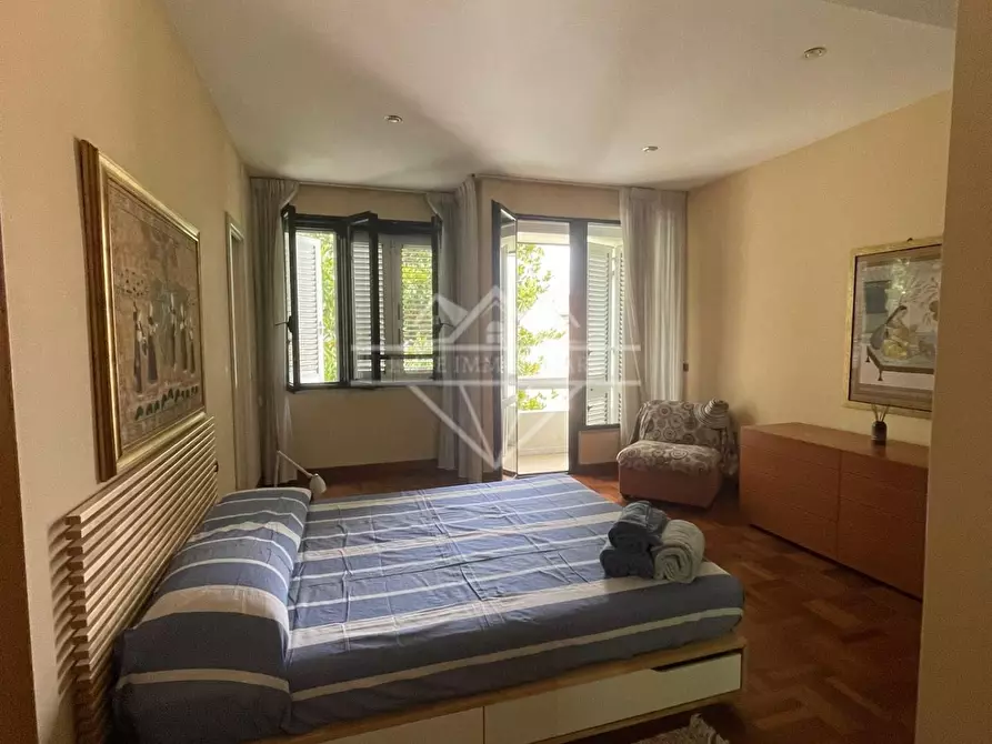 Immagine 10 di Casa bifamiliare in affitto  a Carrara