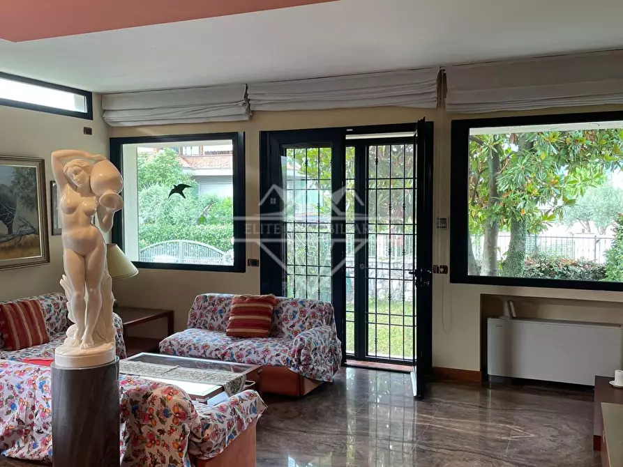 Immagine 44 di Casa bifamiliare in affitto  a Carrara