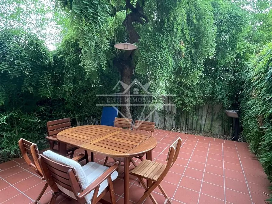 Immagine 39 di Casa bifamiliare in affitto  a Carrara