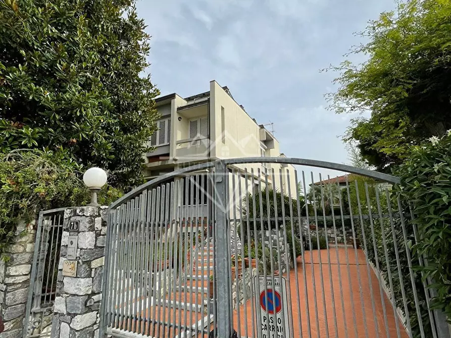 Immagine 7 di Casa bifamiliare in affitto  a Carrara