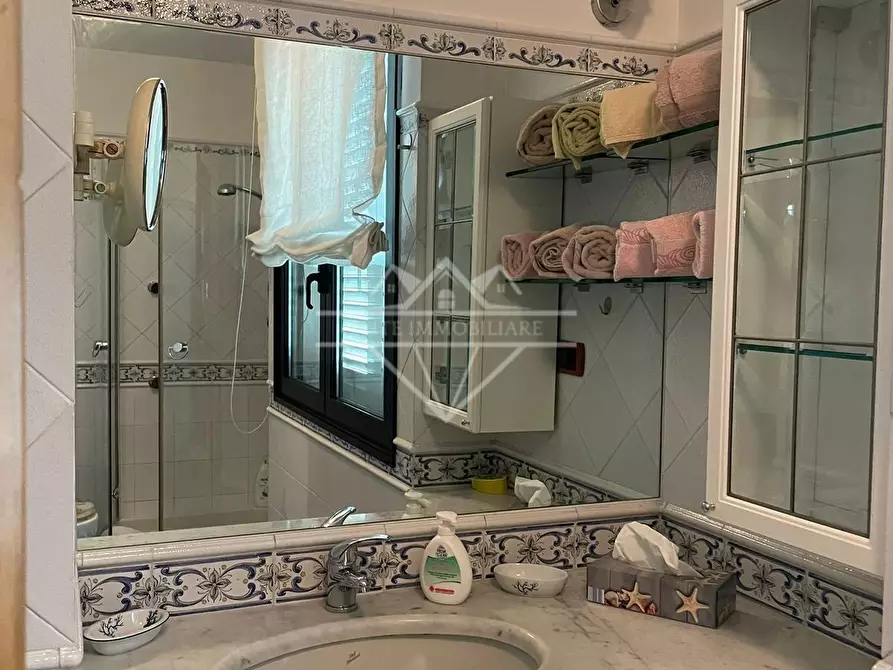 Immagine 37 di Casa bifamiliare in affitto  a Carrara