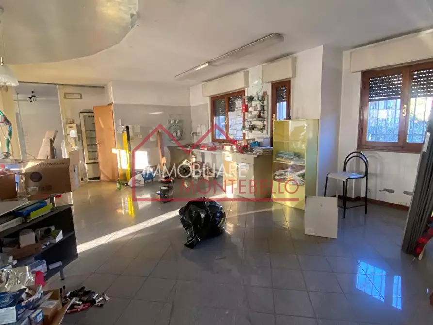 Immagine 3 di Locale commerciale in vendita  a Massarosa