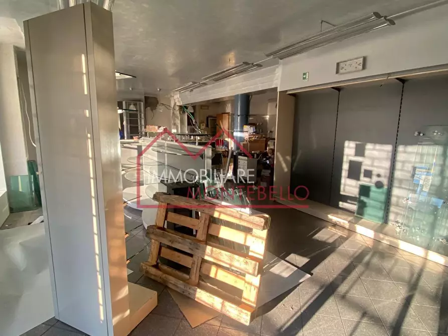 Immagine 5 di Locale commerciale in vendita  a Massarosa