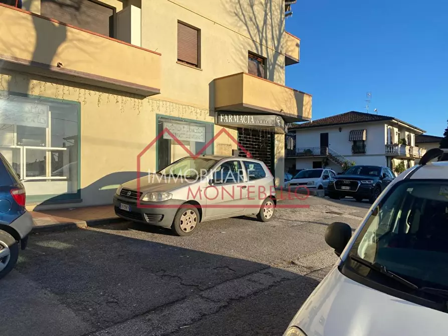 Immagine 4 di Locale commerciale in vendita  a Massarosa