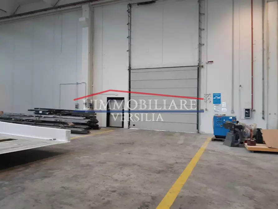 Immagine 6 di Capannone industriale in vendita  a Massa