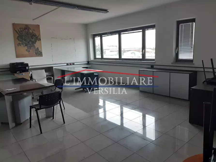 Immagine 11 di Capannone industriale in vendita  a Massa