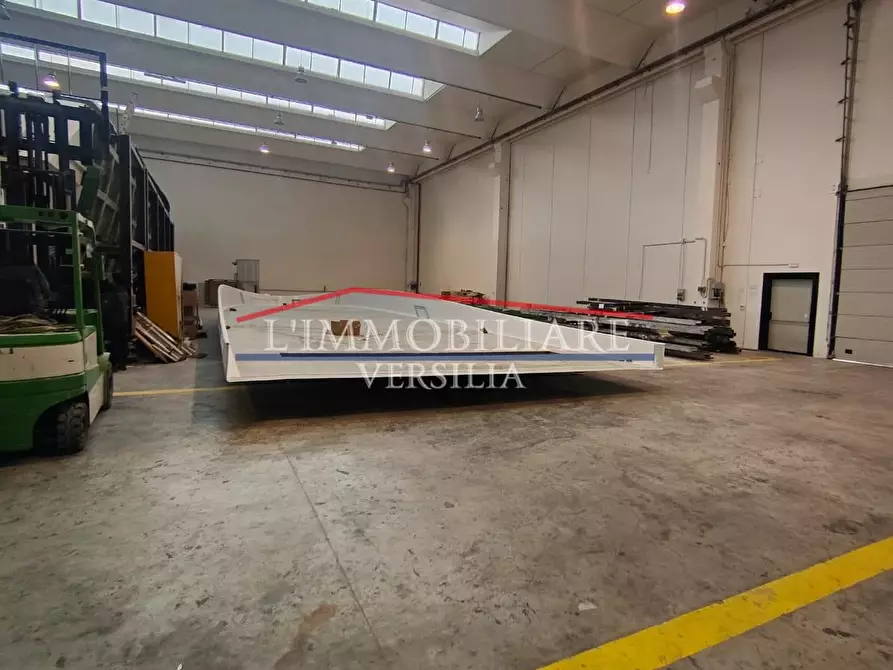 Immagine 5 di Capannone industriale in vendita  a Massa