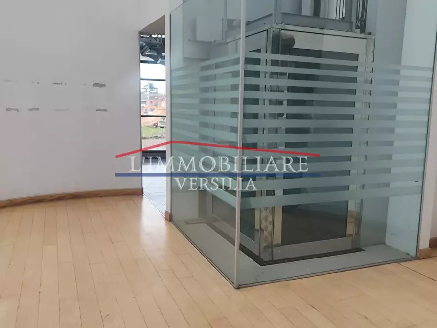 Immagine 19 di Capannone industriale in vendita  a Massa