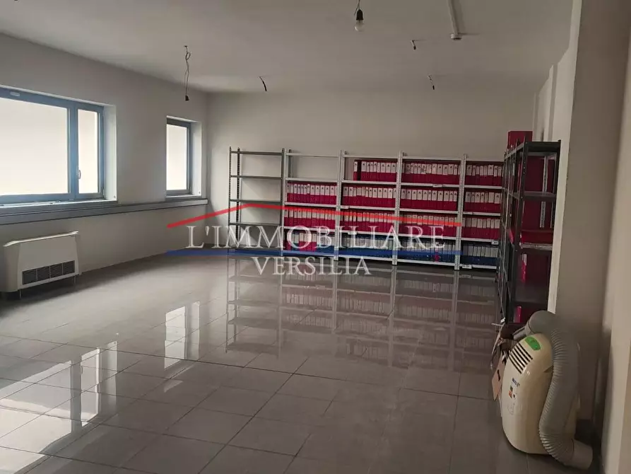 Immagine 15 di Capannone industriale in vendita  a Massa