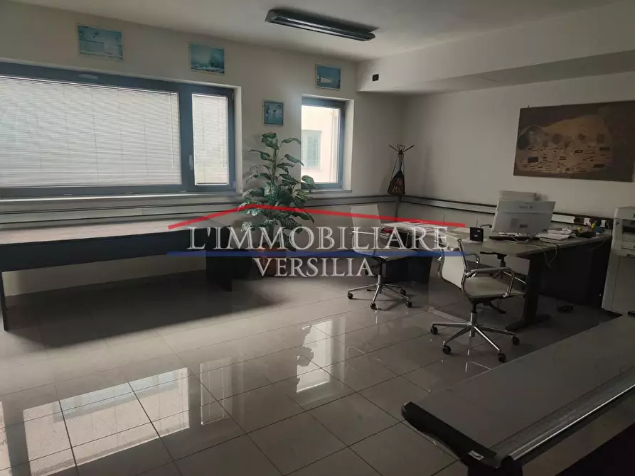 Immagine 10 di Capannone industriale in vendita  a Massa