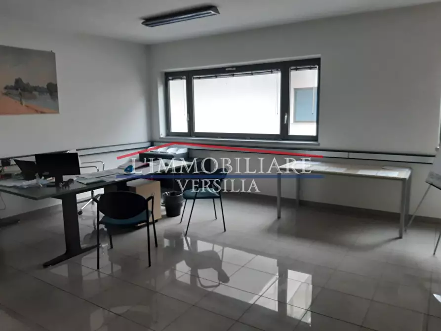 Immagine 13 di Capannone industriale in vendita  a Massa