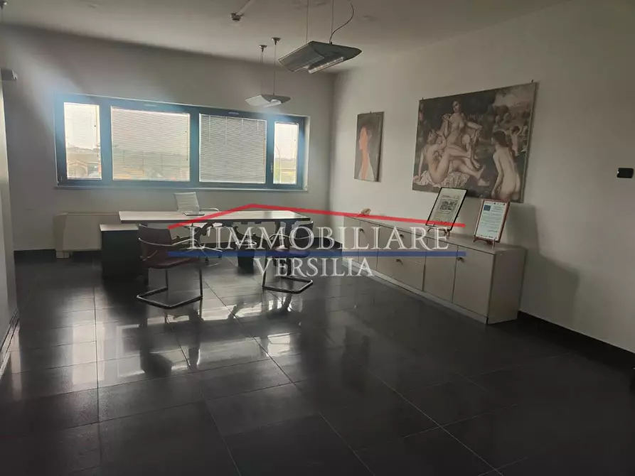 Immagine 16 di Capannone industriale in vendita  a Massa