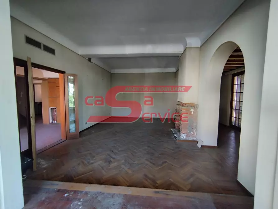 Immagine 3 di Villa in vendita  a Montecatini Terme