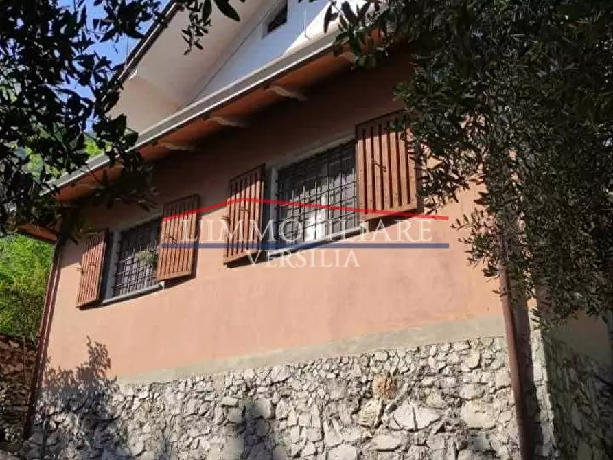 Immagine 2 di Casa indipendente in vendita  a Massa