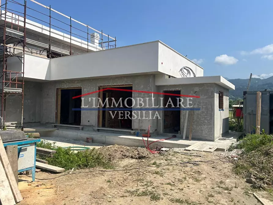 Immagine 4 di Villa in vendita  a Forte Dei Marmi