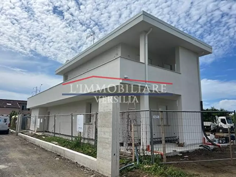 Immagine 5 di Villa in vendita  a Forte Dei Marmi