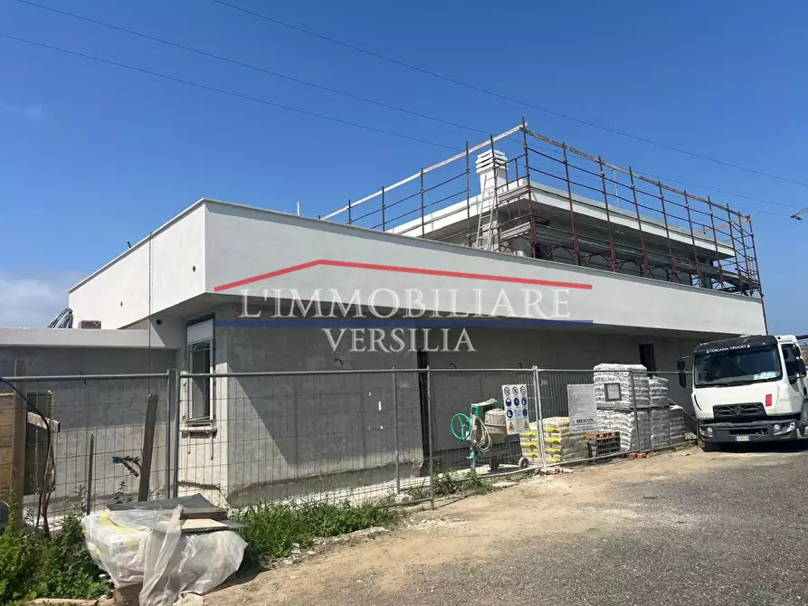 Immagine 2 di Villa in vendita  a Forte Dei Marmi