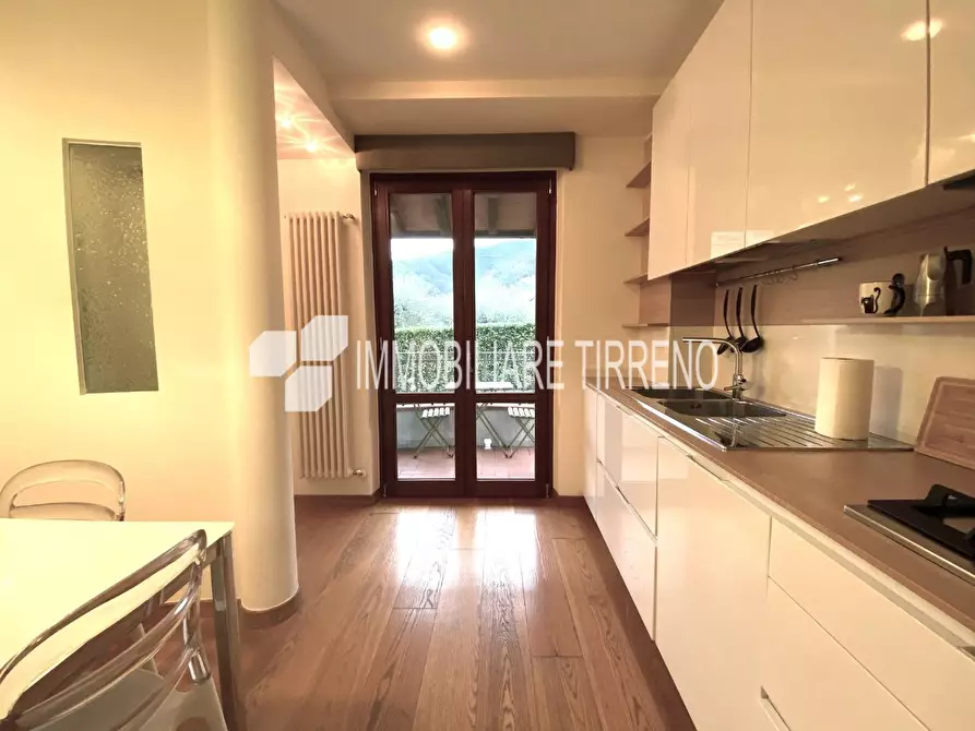 Immagine 4 di Appartamento in vendita  a Massa