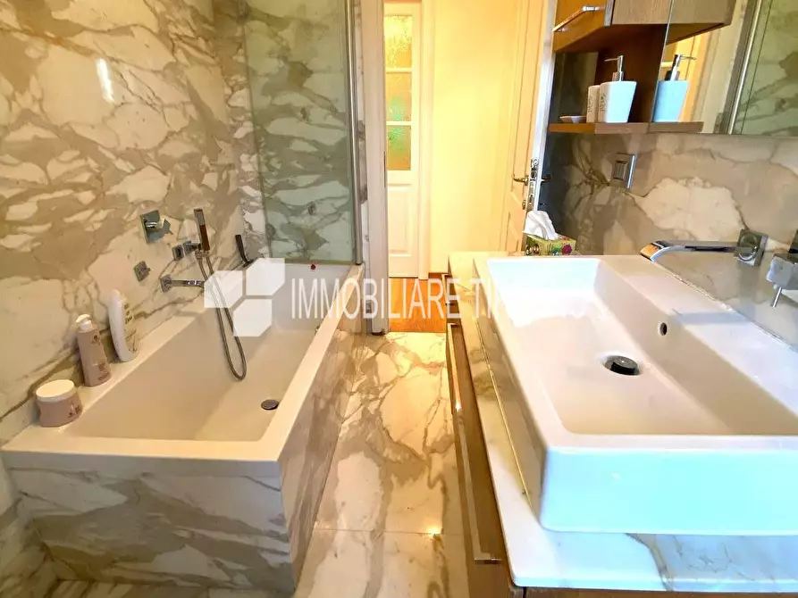 Immagine 12 di Appartamento in vendita  a Massa