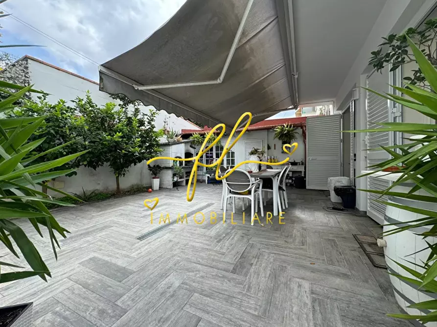 Immagine 37 di Villa in vendita  a Livorno