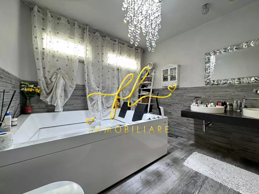 Immagine 30 di Villa in vendita  a Livorno