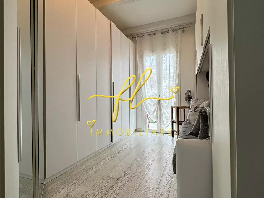 Immagine 29 di Villa in vendita  a Livorno