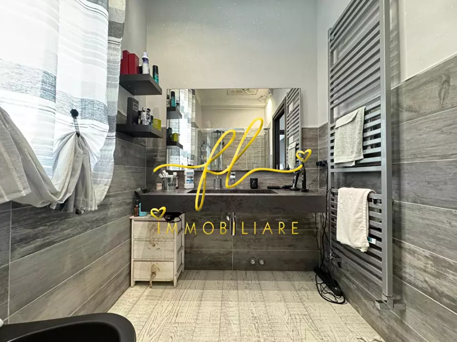 Immagine 34 di Villa in vendita  a Livorno