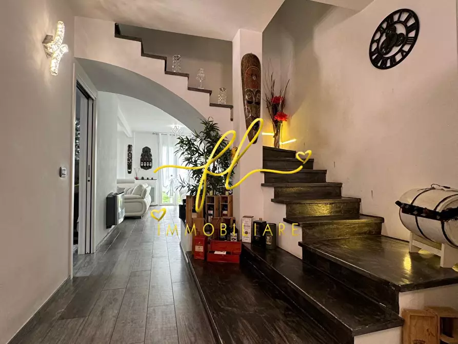 Immagine 16 di Villa in vendita  a Livorno