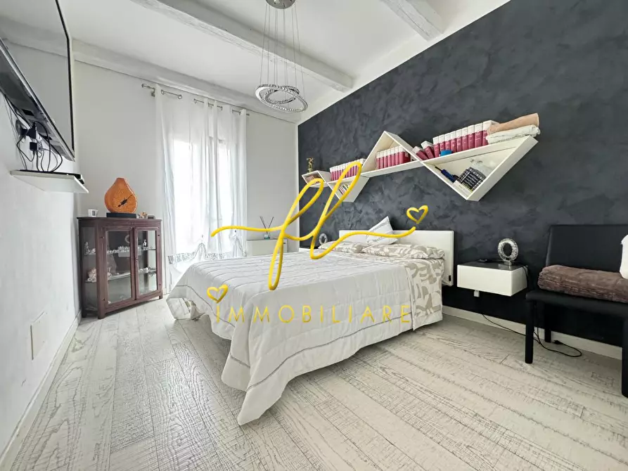 Immagine 24 di Villa in vendita  a Livorno