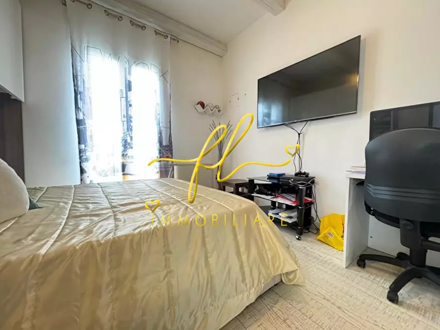 Immagine 19 di Villa in vendita  a Livorno