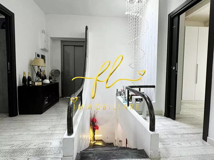 Immagine 13 di Villa in vendita  a Livorno