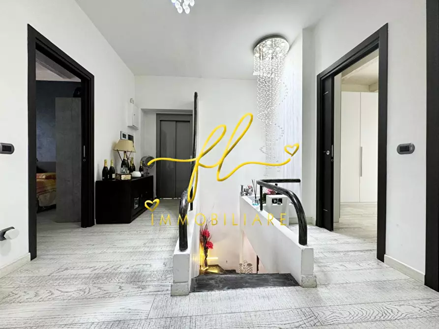 Immagine 14 di Villa in vendita  a Livorno