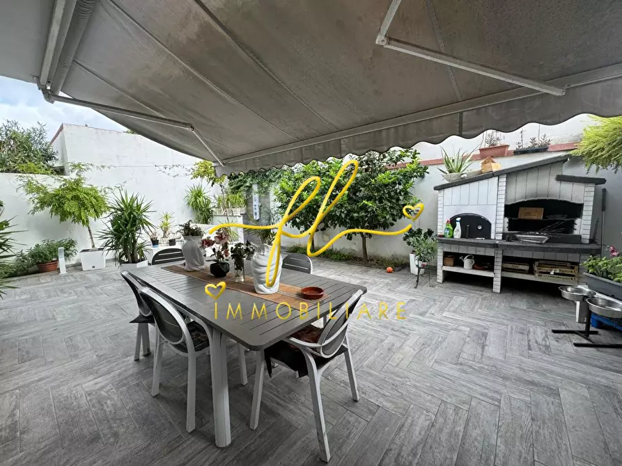 Immagine 39 di Villa in vendita  a Livorno