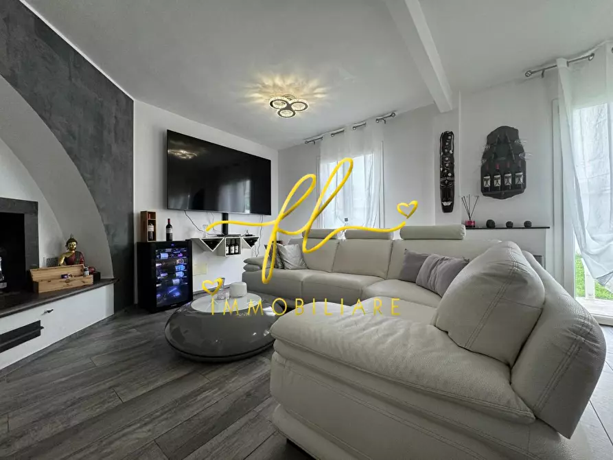 Immagine 6 di Villa in vendita  a Livorno