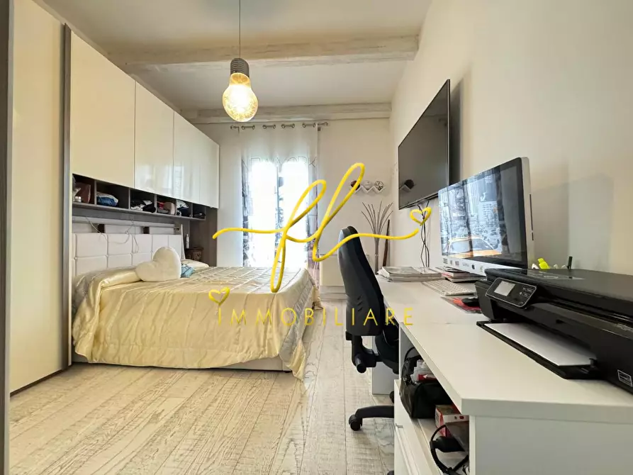 Immagine 20 di Villa in vendita  a Livorno