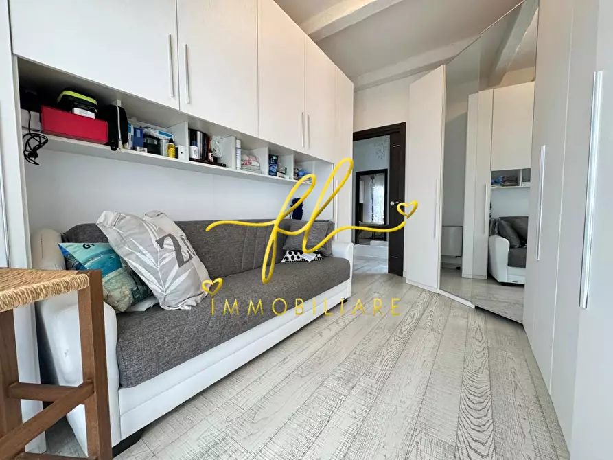 Immagine 27 di Villa in vendita  a Livorno