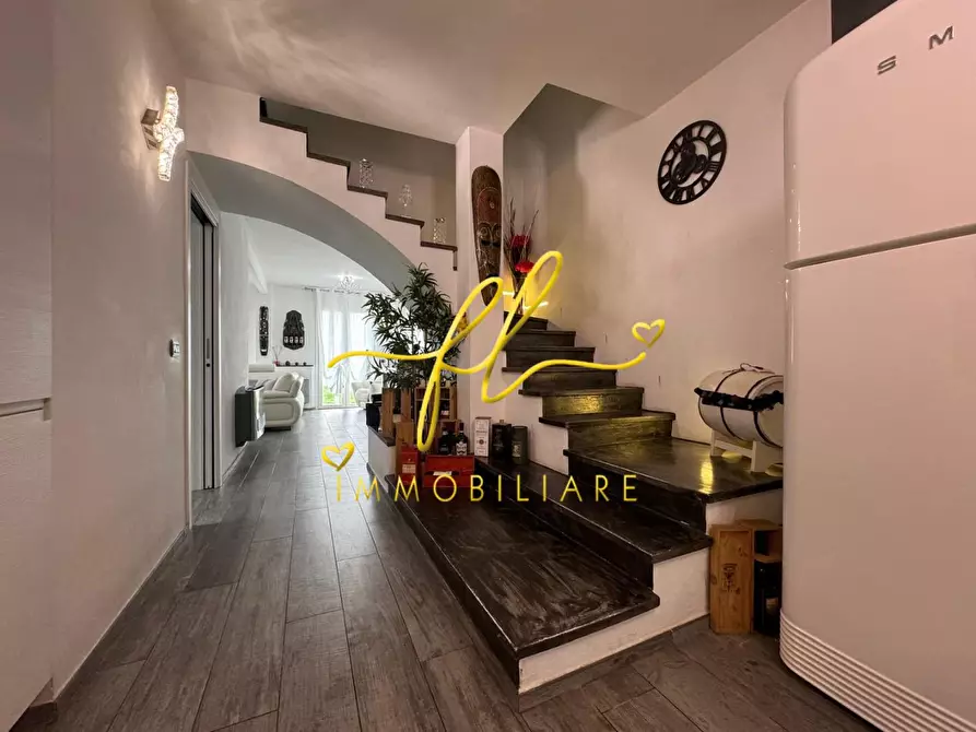 Immagine 15 di Villa in vendita  a Livorno