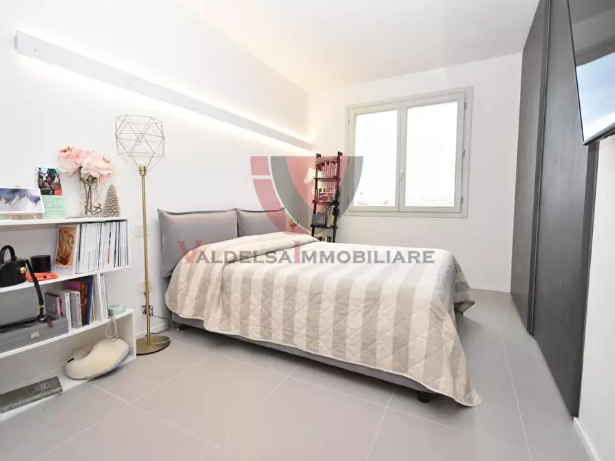 Immagine 19 di Appartamento in vendita  a Colle Di Val D'elsa