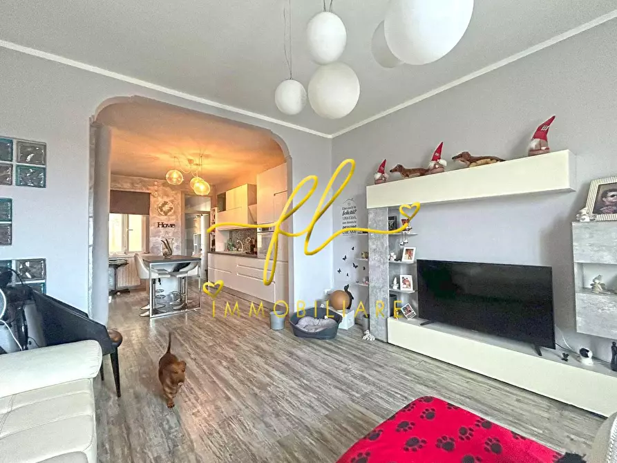 Immagine 2 di Appartamento in vendita  a Cecina